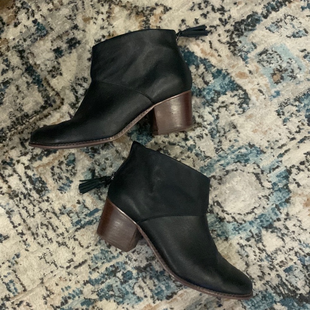 Real Leather TOMS booties ❤️